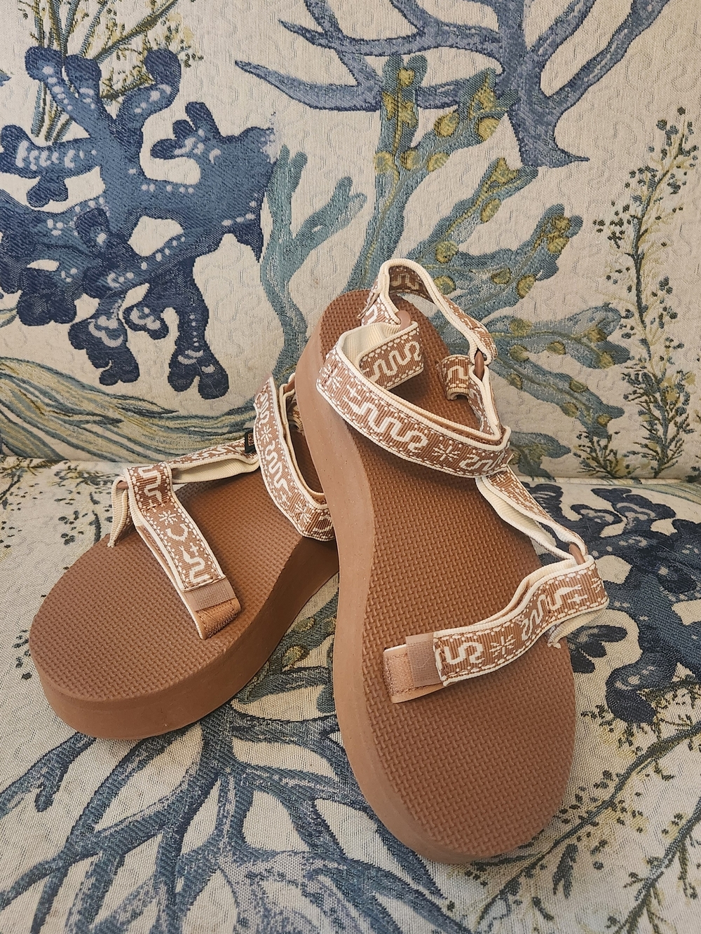 Teva Midform Universal Platform Sandals Womens Size 10 Tan Geo Tribal Strap EUC